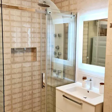 Vista Apartment-split Airport Apartment *