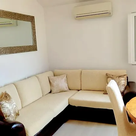Vista Apartment-split Airport *