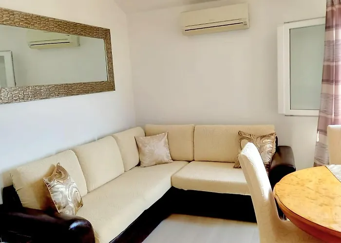 Vista Apartment-split Airport *