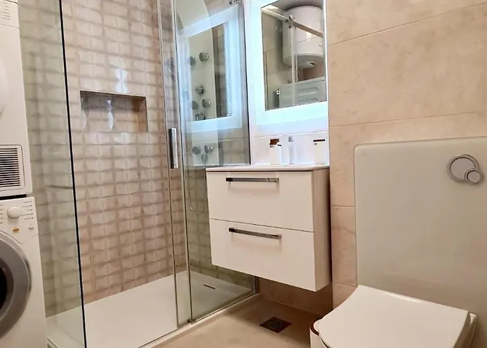 Vista Apartment-split Airport